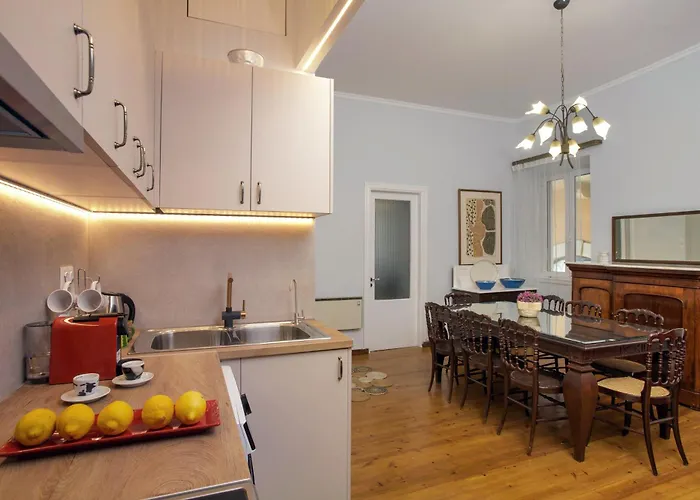 Liston Suites Anastasia