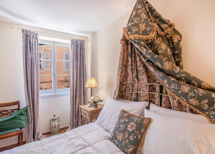 Leone Old Town Apartment