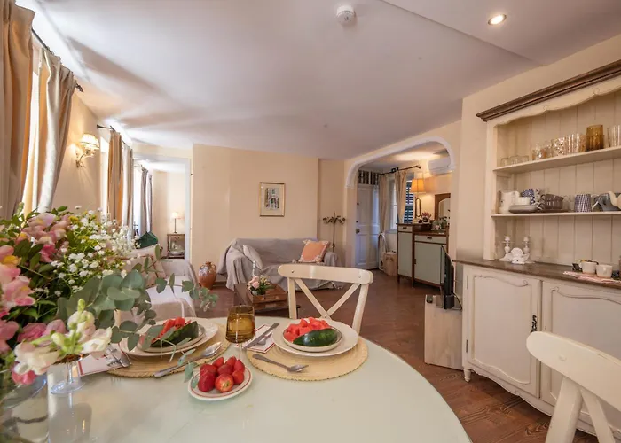 Leone Old Town Apartment